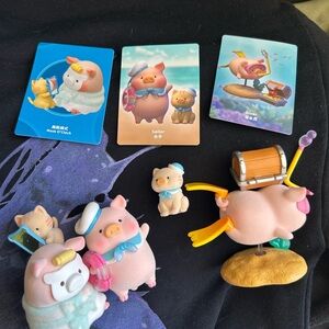 Lulu the piggy figures no box but comes with card. As is. Three figures included